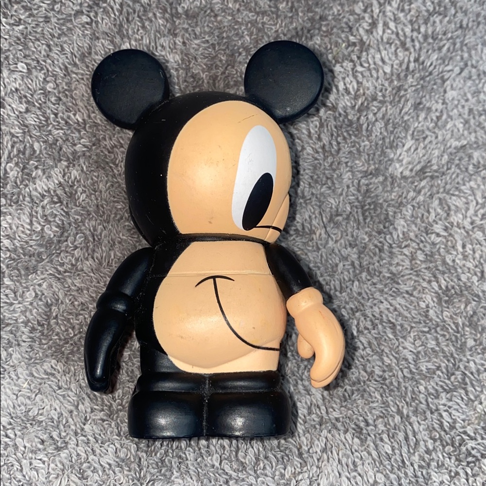 🐛Retired Disney Vinylmation Sideways Mickey from the "Urban 6" series! - Picture 2 of 3